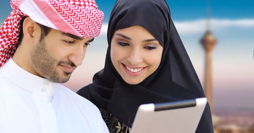 حجاب زنان در عمان در کنار مردان با رعایت کامل